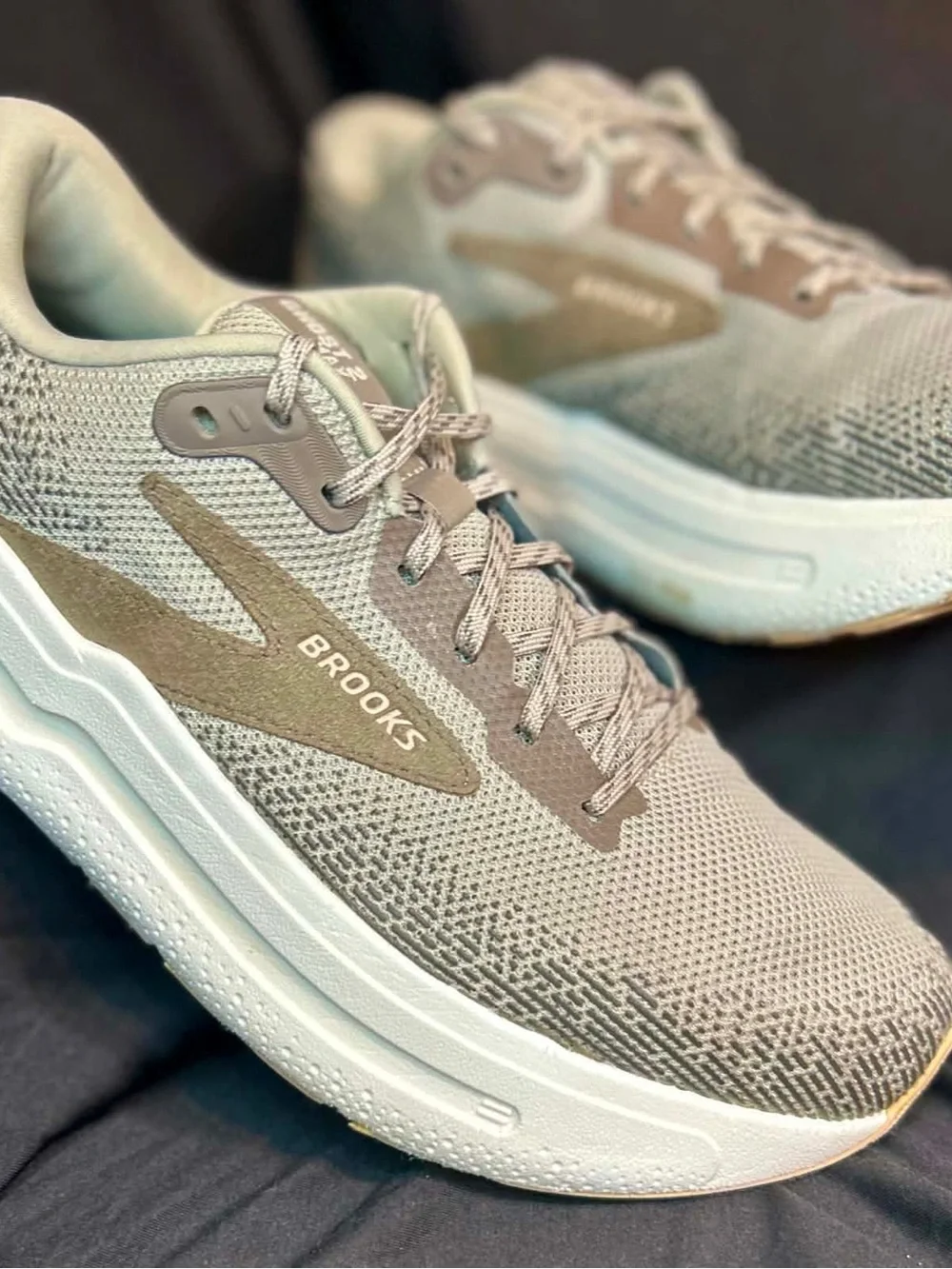 Brooks Ghost Max 2 - Men’s Size 10 (Like New)